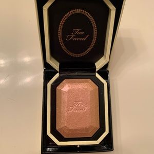 Too Faced Diamond Light Highlighter